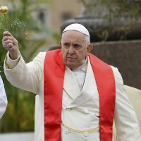 Tras alta de hospitalización, el Papa Francisco oficia la misa del Domingo de Ramos
