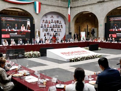 Senadores de Morena "arropan" a Sánchez Cordero; ella reitera compromiso con la 4T