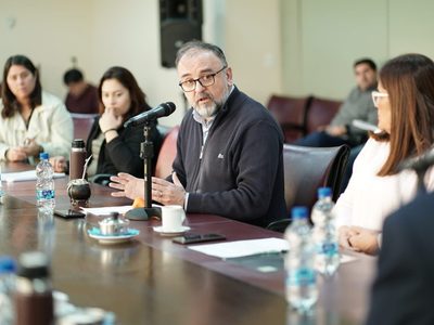 Carlos Coggiola: “Mientras las escuelas se caen a pedazos, seguí inaugurando canchitas”