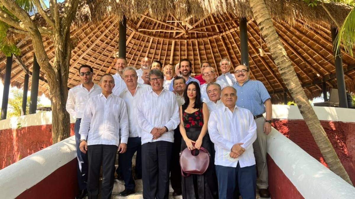 Monreal, acompañado por Miguel Ángel Mancera, Manuel Añorve, Jorge Carlos Ramírez Marín, entre otros