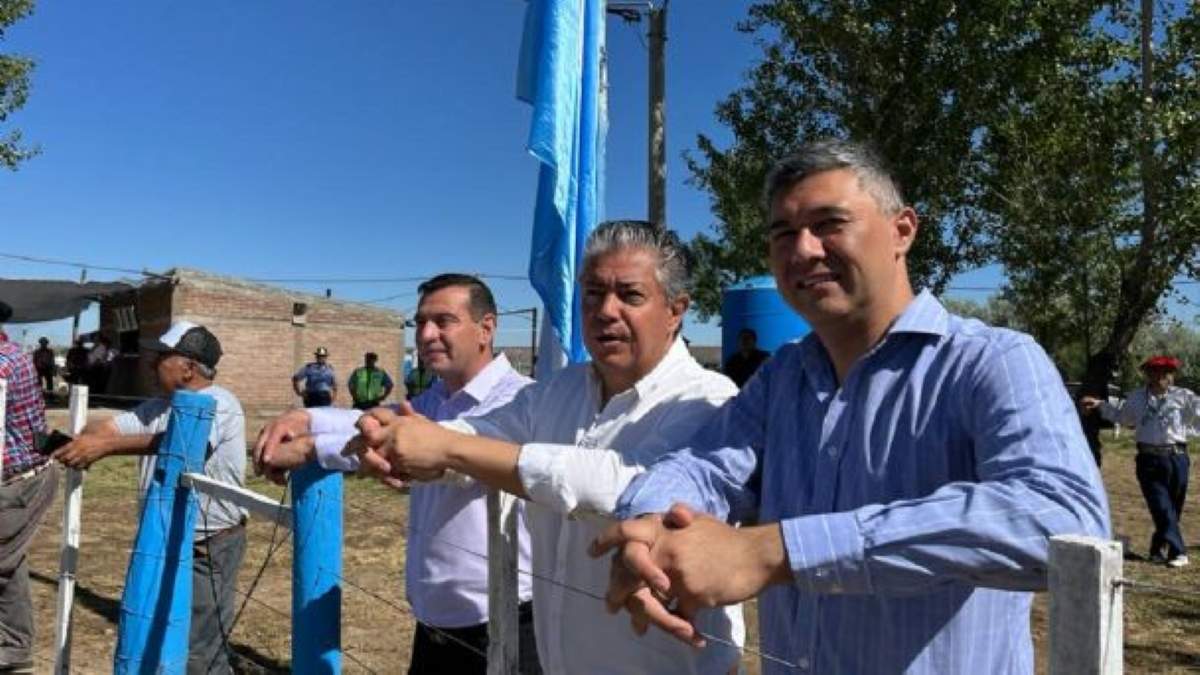 Fernando Banderet (izq) ganó en Añelo. Fuente: (Twitter)