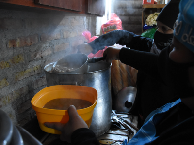 Con las bajas temperaturas, se incrementó la demanda de alimentos y abrigos en comedores y merendero