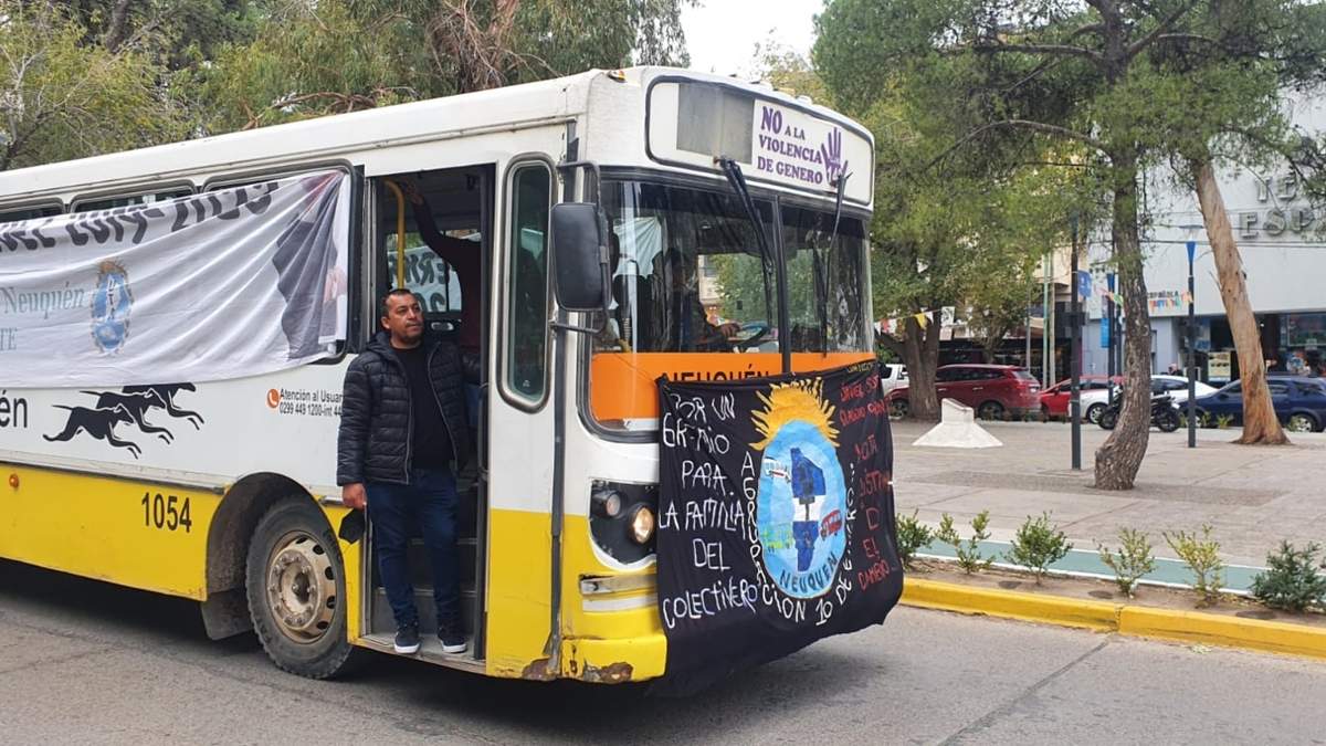 Trabajadores del transporte público en Neuquén exigieron mejoras salariales. Fuente: (Javier Manzano)