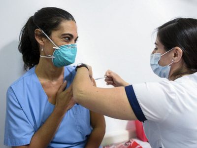 Vacuna rusa en Neuquén: 500 trabajadores de salud se la aplicaron