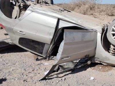 Dos mujeres heridas luego de volcar su auto en la vía a Bahía Bonita