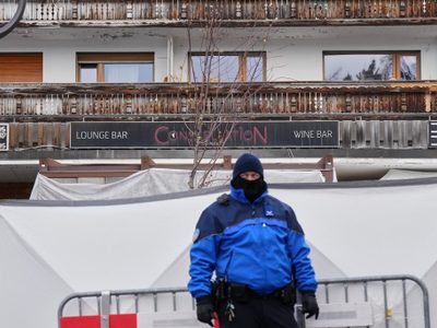 Imputan homicidio negligente a los gerentes del bar de Suiza en el que murieron 40 personas
