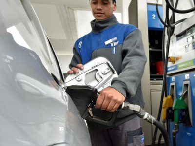 Cuánto costará la nafta y el gasoil en enero tras el aumento a los impuestos a los combustibles
