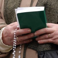 Ordenan a escuelas públicas de Oklahoma que enseñen la Biblia