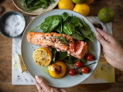 Los beneficios para la salud al cenar más temprano