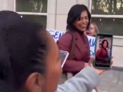 Increpan a Anabel Hernández afuera de la Corte donde fue sentenciado García Luna (Video)