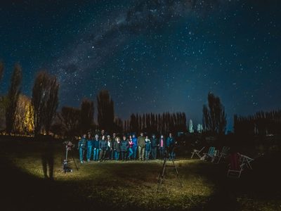 Cielos que enamoran: invitan a vivir una experiencia astronómica en el Balcón del Valle y Parque Norte