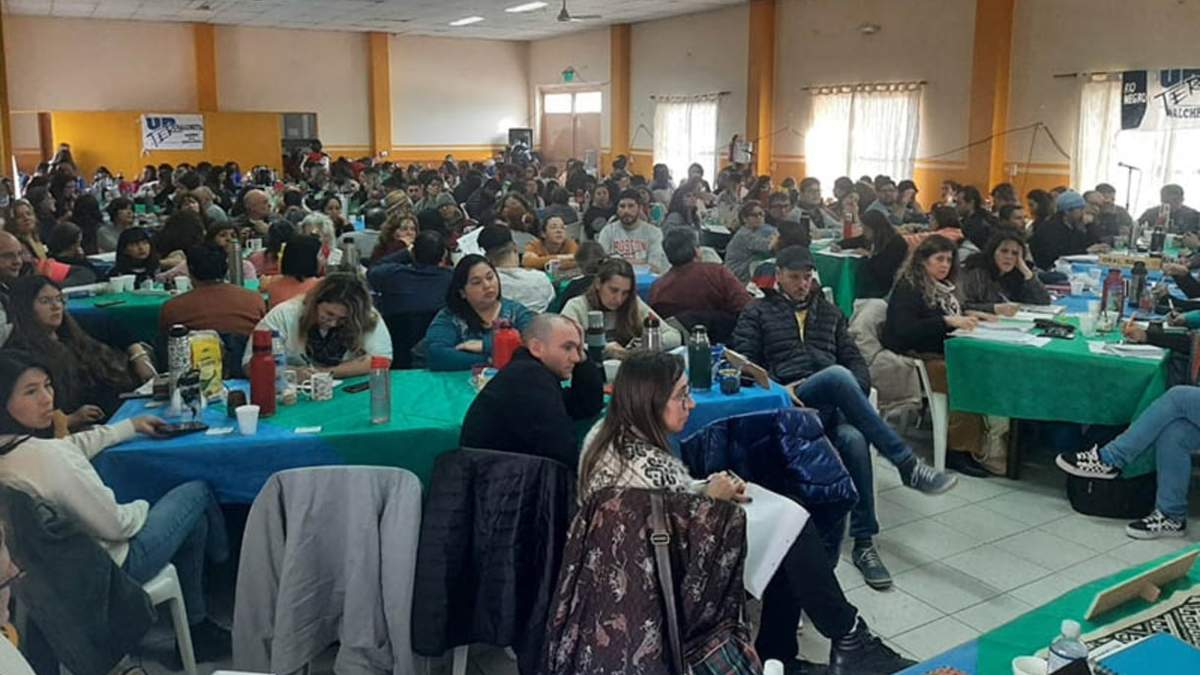 Congreso extraordinario de UnTER en Valcheda. Fuente:(unter.org.ar)