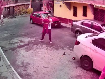 Un auto pasa dos veces por encima de un niño de tres años; este es el reporte médico (Video)