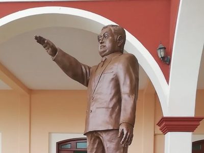 Productores de Zinacatepec pagaron 80 mil pesos por estatua del gobernador Miguel Barbosa