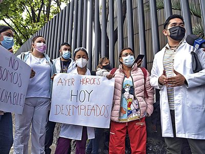 El Insabi “desecha” a personal médico y de enfermería