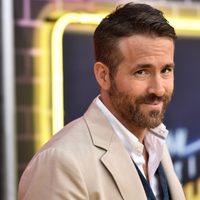Ryan Reynolds ofrece una buena recompensa a quien le devuelva un oso de peluche a una de sus fans