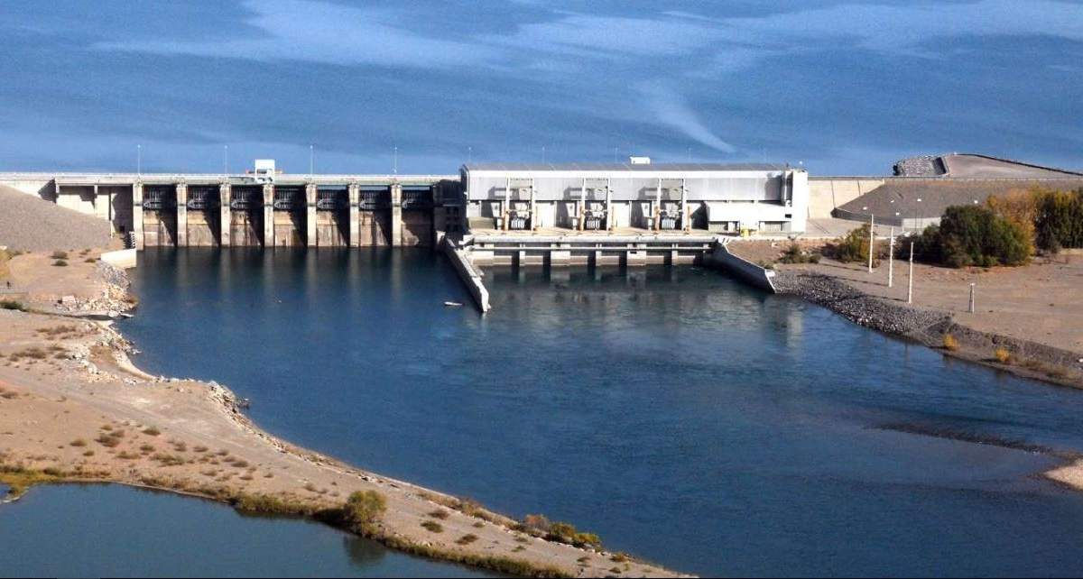 Elías sapag y Ricardo Cazeneuve, opinaron sobre el cobro de un canon a las hidroeléctricas por el uso del agua. Fuente: (Gobierno de Neuquén)