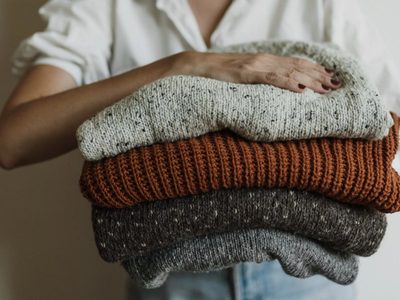 La prenda de moda de las abuelas que se corona como la estrella de esta temporada: así podés combinarla
