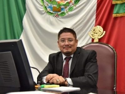 Diputado de Morena propone hacer monarca a AMLO e invadir España