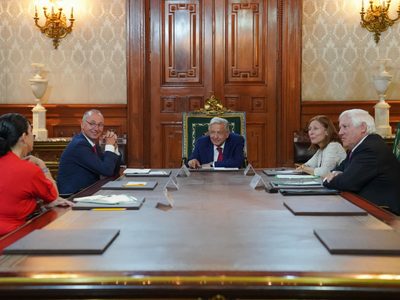 AMLO recibió en Palacio Nacional al director de Bayer: "tienen mucha confianza en nuestro país"