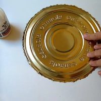 Con una tapa de lata de dulce de batata, creá la bandeja más elegante para tu mesa