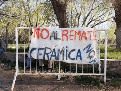 Cerámica Neuquén a punto de ser rematada: un centenar de obreros quedaría en la calle