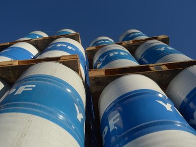 El Gobierno Nacional prepara el decreto para fijar un "barril criollo" de petróleo a 45 dólares