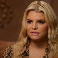 ¡Irreconocible! Jessica Simpson al borde de lo peor por una cirugía plástica