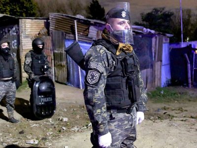 Nadie entra ni sale de Villa Azul: así es el megaoperativo en la villa con coronavirus