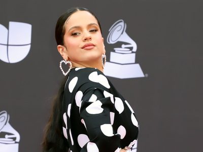 Bailes, flamenco y mucho ritmo: así de bien se lo pasa Rosalía en la grabación de su último video