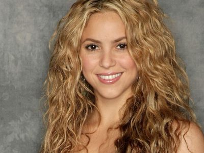 ¡Tápenla! Shakira salió así a las calles y dejó su "rayita" al aire ¿No se dio cuenta?