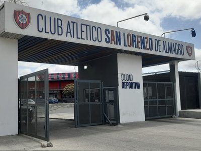 Máxima tensión en San Lorenzo: la barra visitó al plantel por el mal momento deportivo