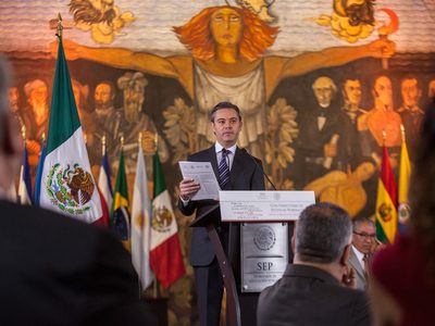 Desairan directores de normales foro convocado por Aurelio Nuño