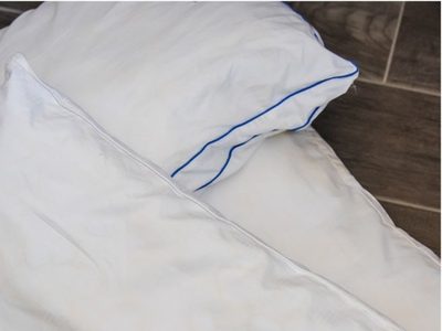 Sin una gota de lavandina: el truco para quitar las manchas amarillas de las fundas de las almohadas en 10 minutos