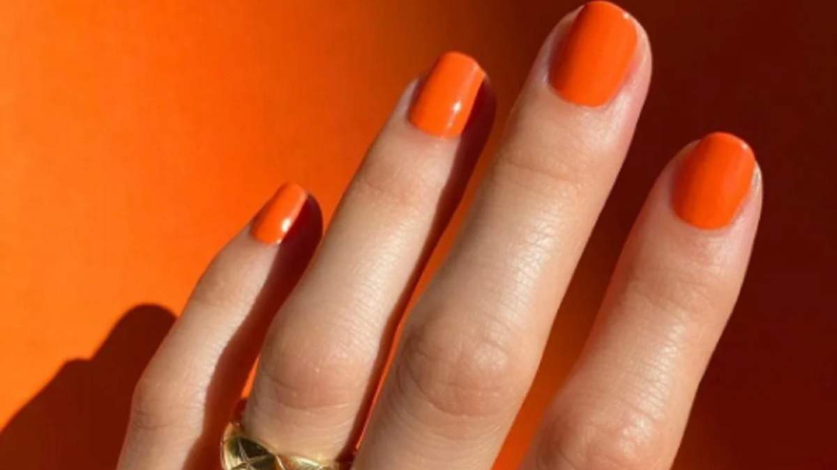 Diseños de nail art en naranja. Fuente: (X)