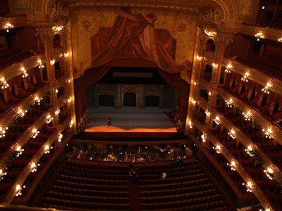 Teatros de todo el país quedaron habilitados para reabrir sus puertas