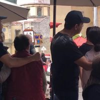Gobernador de Hidalgo olvida sana distancia en 'pueblo mágico” (Videos)
