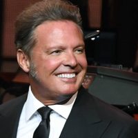 Luis Miguel fue capturado junto a su novia en una situación ¡íntima y en frente de todos!