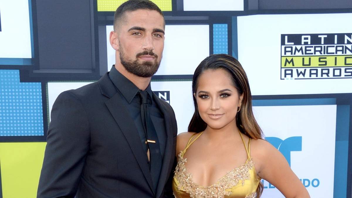 Becky G y Sebastián Lletget. Fuente: (Instagram)
