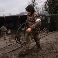 Rusia anuncia apertura de tres corredores humanitarios para evacuar una acería en Mariúpol
