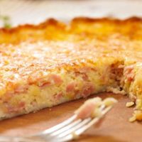 Tarta rústica de cebolla, choclo, jamón y queso: la receta de la abuela en una versión que te va a encantar