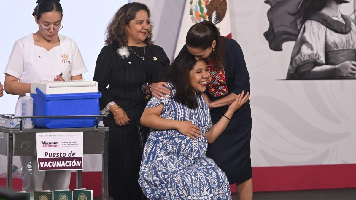 Aplicación de vacunas durante la conferencia mañanera