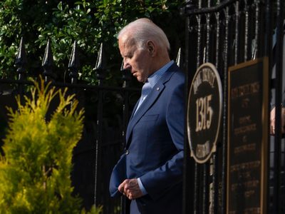 Biden visitará Hawai el lunes tras emergencia de incendios