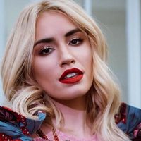 Lali Espósito se luce al natural: sin ropa y con las manos arriba. ¡Qué diosa!