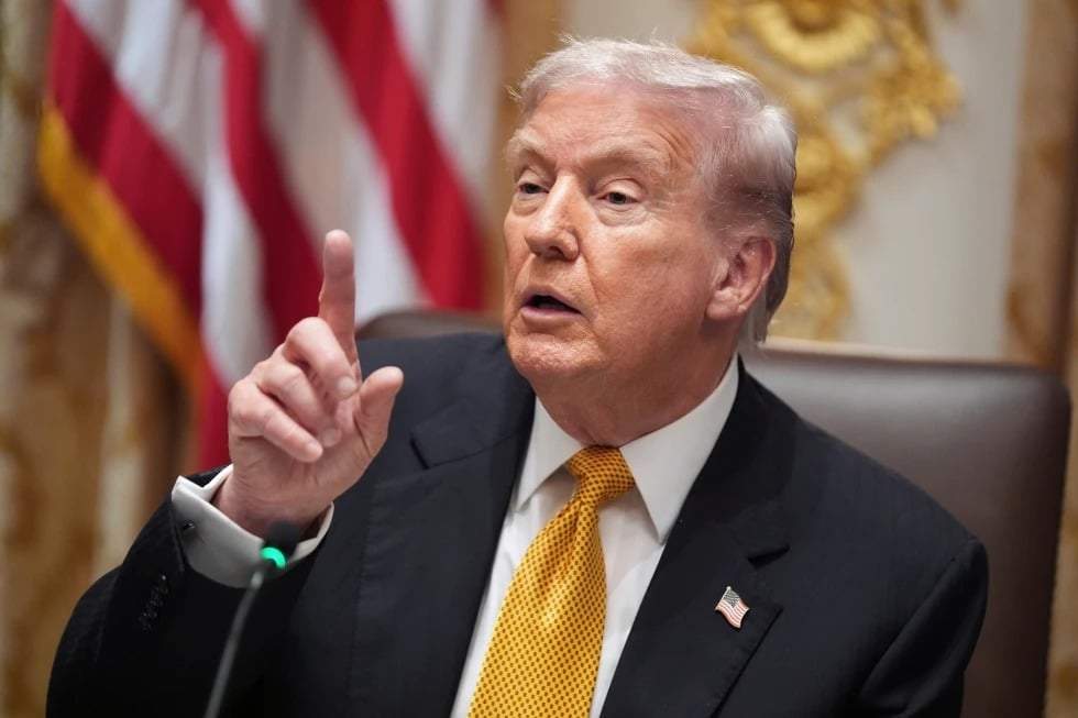 El presidente Donald Trump habla con los periodistas durante una reunión con el primer ministro húngaro Viktor Orbán en el Salón del Gabinete de la Casa Blanca, el viernes 7 de noviembre de 2025, en Washington.
