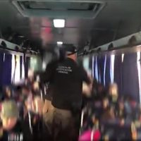 Detienen a 32 centroamericanos en autobús en una carretera de Chiapas