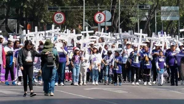 Contingentes en las cercanías de la Glorieta de las Mujeres que Luchan