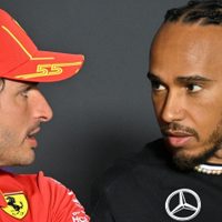 “He sido el sacrificado”: el dardo de Carlos Sainz para Lewis Hamilton