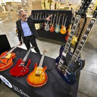 CBP incauta más de 3 mil guitarras Gibson falsas en el puerto de Los Ángeles
