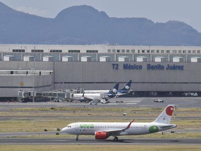 Triatleta mexicano se queda sin competencia internacional y culpa a Viva Aerobus